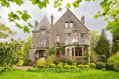 Castle 'Gite La Renardière' with Private Pool, Private Terrace and Wi-Fi