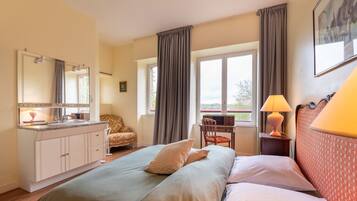 10 slaapkamers, een strijkplank/strijkijzer, gratis wifi, beddengoed