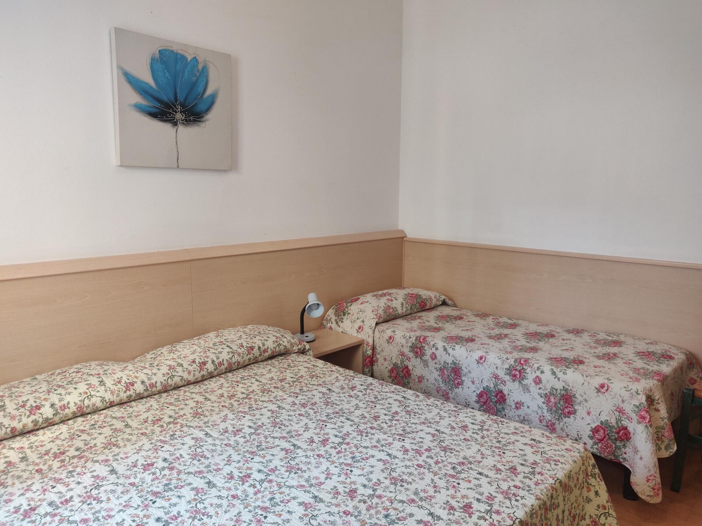 3 bedrooms, bed sheets