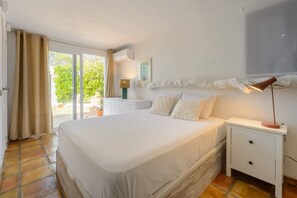 4 bedrooms, free WiFi, bed sheets