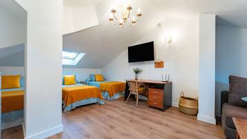 4 bedrooms, iron/ironing board, free WiFi, bed sheets