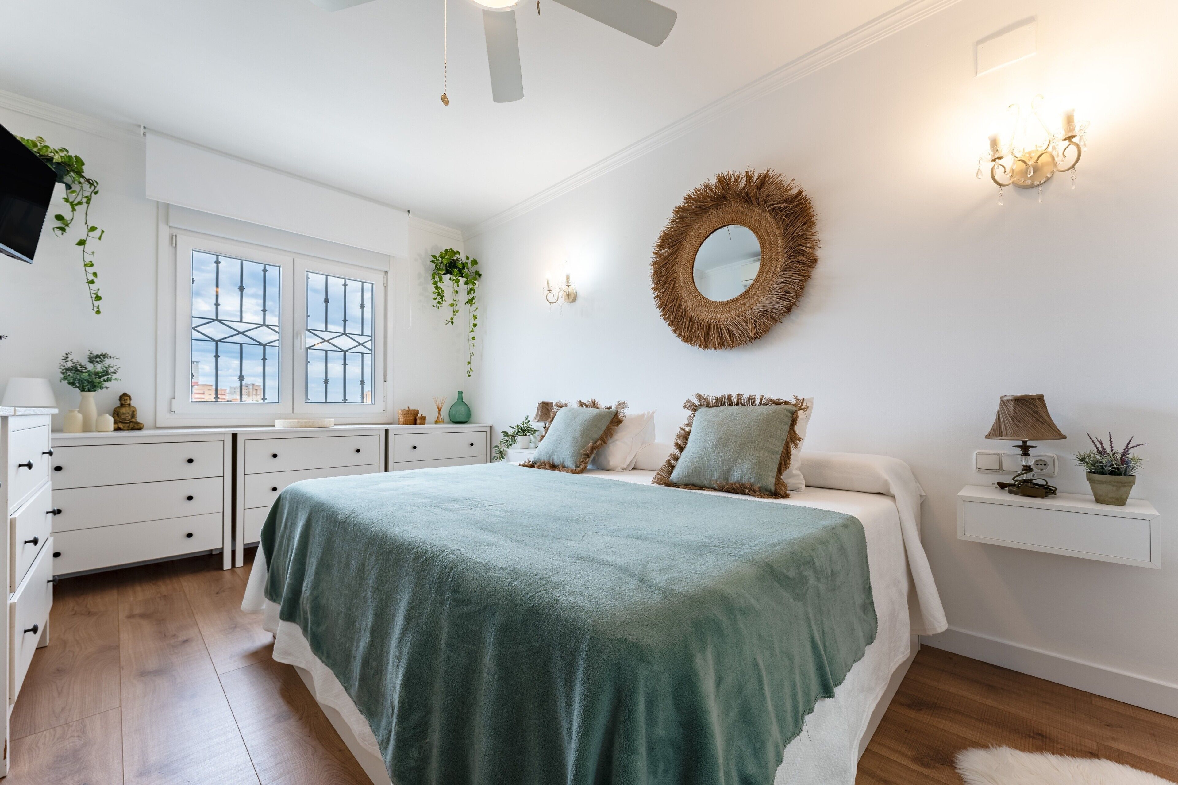 4 slaapkamers, een strijkplank/strijkijzer, gratis wifi, beddengoed