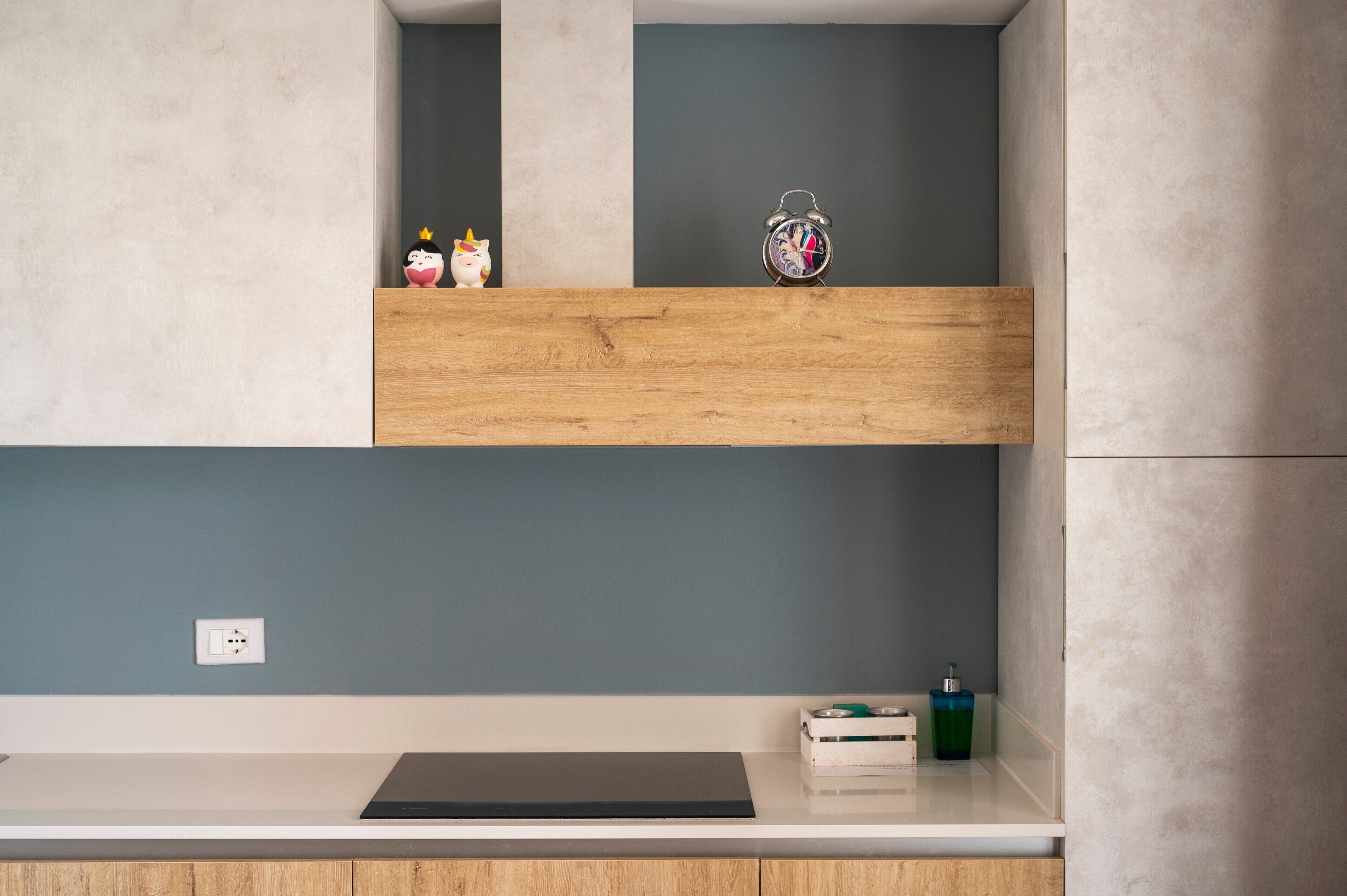 Fridge, stovetop, dishwasher, high chair