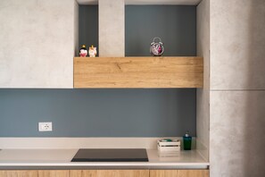 Fridge, stovetop, dishwasher, highchair