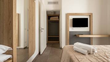 1 habitación, tabla de planchar con plancha, wifi gratis y ropa de cama