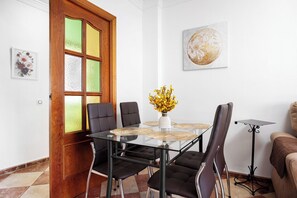 Dining - Apartment 'Faro De Barbate' with Private Terrace and Wi-Fi (Barbate)