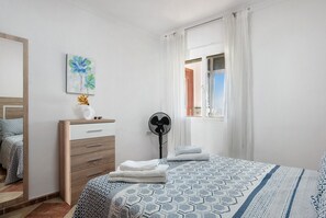 3 chambres, fer et planche à repasser, Wi-Fi gratuit, draps fournis