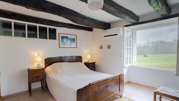 3 bedrooms, iron/ironing board, free WiFi