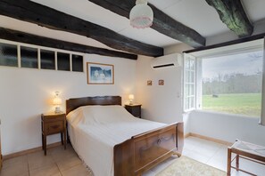 3 bedrooms, iron/ironing board, free WiFi