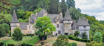 Holiday Home 'Le Haut Picot' with Private Terrace, Wi-Fi and Air Conditioning
