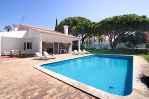 Pool - Villa 'Lynn - Quadradinhos' with Private Pool, Private Terrace and Wi-Fi (Almancil)