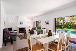 Interior - Villa 'Lynn - Quadradinhos' with Private Pool, Private Terrace and Wi-Fi (Almancil)