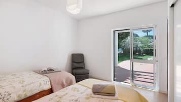 3 bedrooms, iron/ironing board, free WiFi, bed sheets