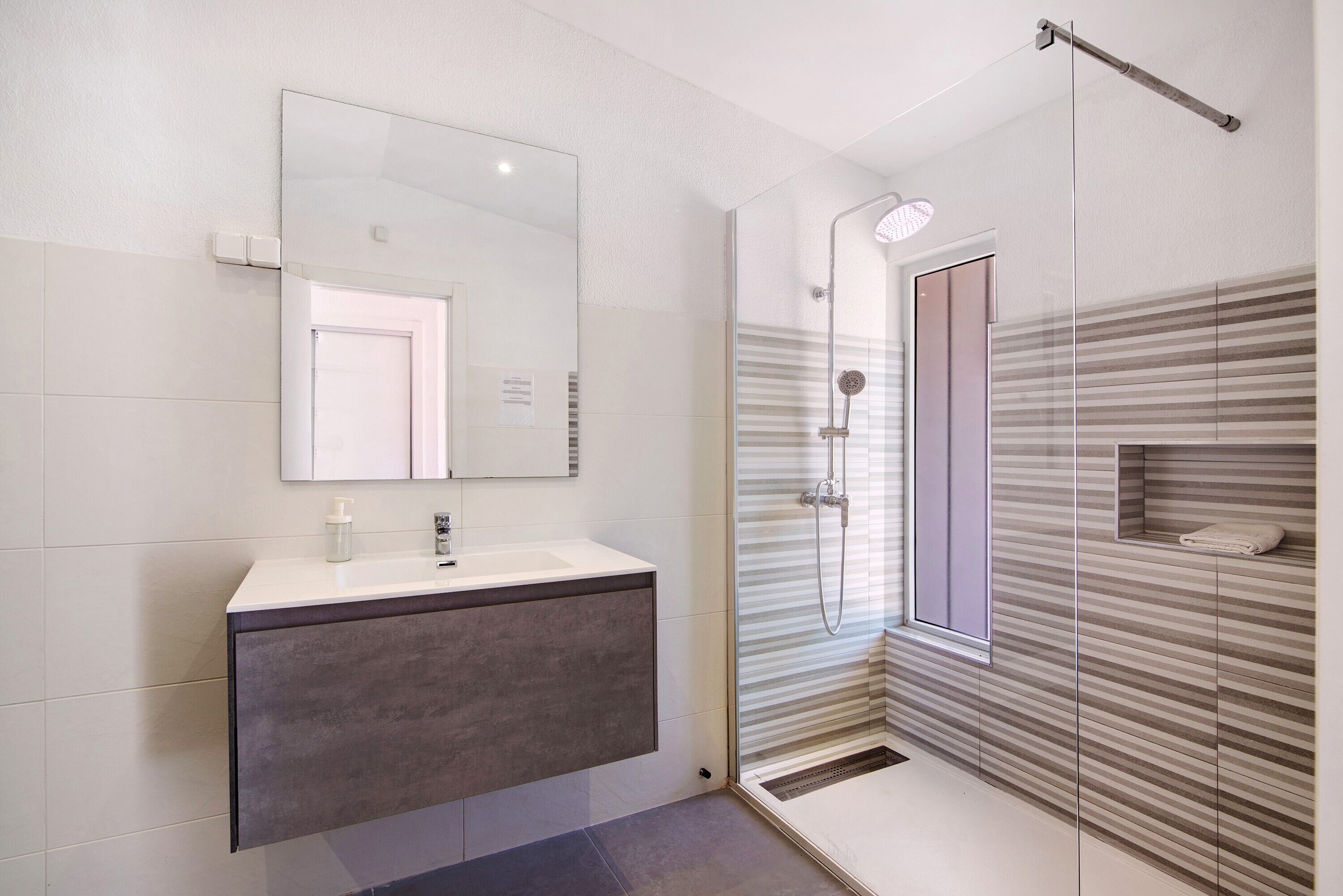 Douche, serviettes fournies