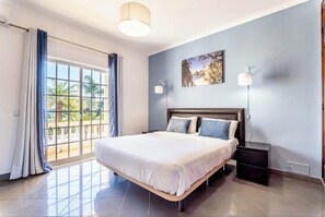 6 bedrooms, iron/ironing board, free WiFi, bed sheets - Villa 'Paraíso' with Private Pool, Wi-Fi and Air Conditioning (Lagoa)