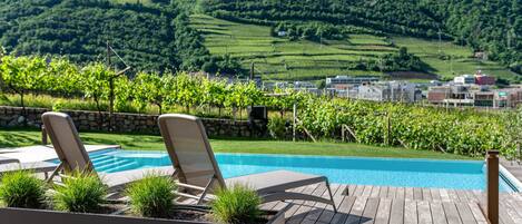 Lämmitetty uima-allas