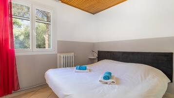 1 camera, ferro/asse da stiro, lenzuola