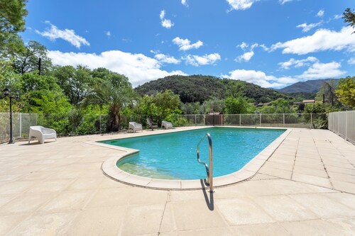 Maison de vacances 'Gite 3 Entre 2 Et 4 Personne' avec vue montagne, piscine partagée