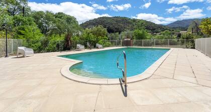 Maison de vacances 'Gite 3 Entre 2 Et 4 Personne' avec vue montagne, piscine partagée