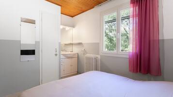 1 Schlafzimmer, Bügeleisen/Bügelbrett, Bettwäsche