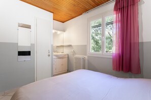 1 bedroom, iron/ironing board, bed sheets - Holiday Home 3 with Mountain View, Shared Pool (Reynes)