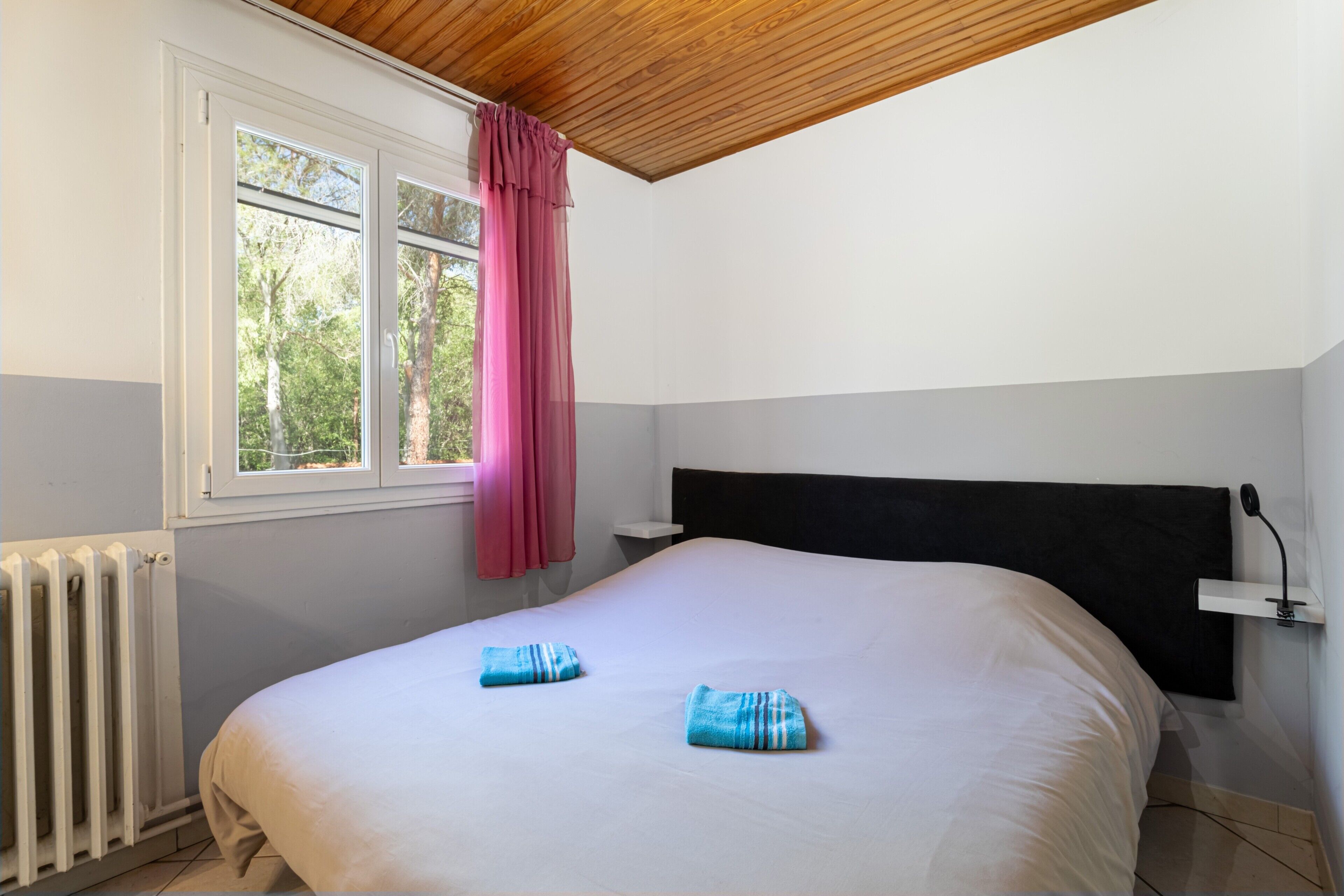 1 bedroom, iron/ironing board, bed sheets