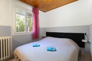 1 bedroom, iron/ironing board, bed sheets