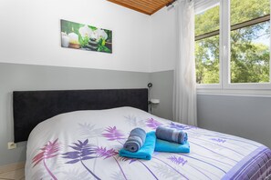 1 bedroom, iron/ironing board, bed sheets - Holiday Home 4 with Mountain View, Shared Pool (Reynes)