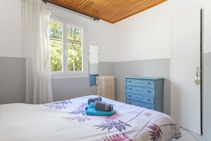 1 bedroom, iron/ironing board, bed sheets - Holiday Home 4 with Mountain View, Shared Pool (Reynes)