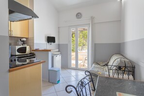 Interior - Holiday Home 4 with Mountain View, Shared Pool (Reynes)