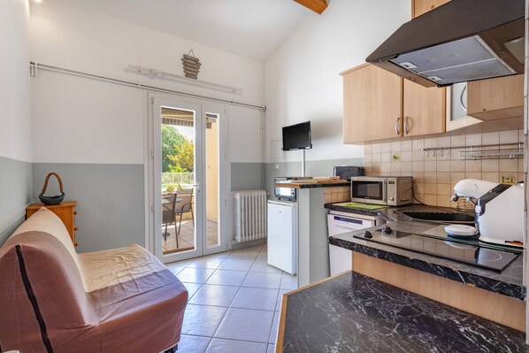 Interior - Holiday Home 5 with Mountain View and Shared Pool (Reynes)