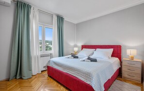 3 dormitorios, caja fuerte, wifi gratis y ropa de cama