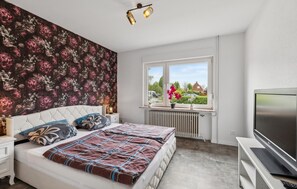 5 bedrooms, free WiFi, bed sheets - 5 bedroom gorgeous home in Krummhörn (Krummhörn)