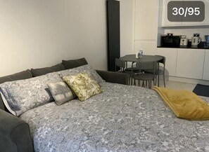 1 camera, una cassaforte in camera, Wi-Fi gratuito, lenzuola