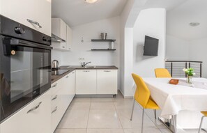 Kühlschrank, Ofen, Herdplatte, Geschirrspüler