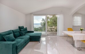 Smart TV - Beautiful home in Dobrec with kitchen (Dobrec)