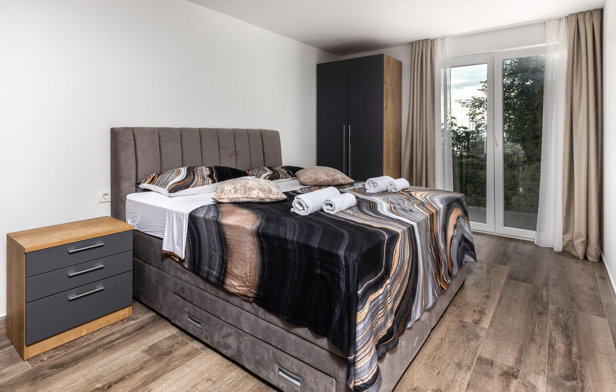 2 Schlafzimmer, Reisekinderbett, kostenloses WLAN, Bettwäsche