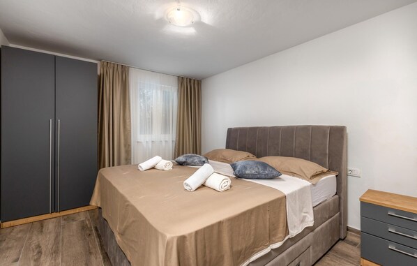 2 Schlafzimmer, Reisekinderbett, kostenloses WLAN, Bettwäsche