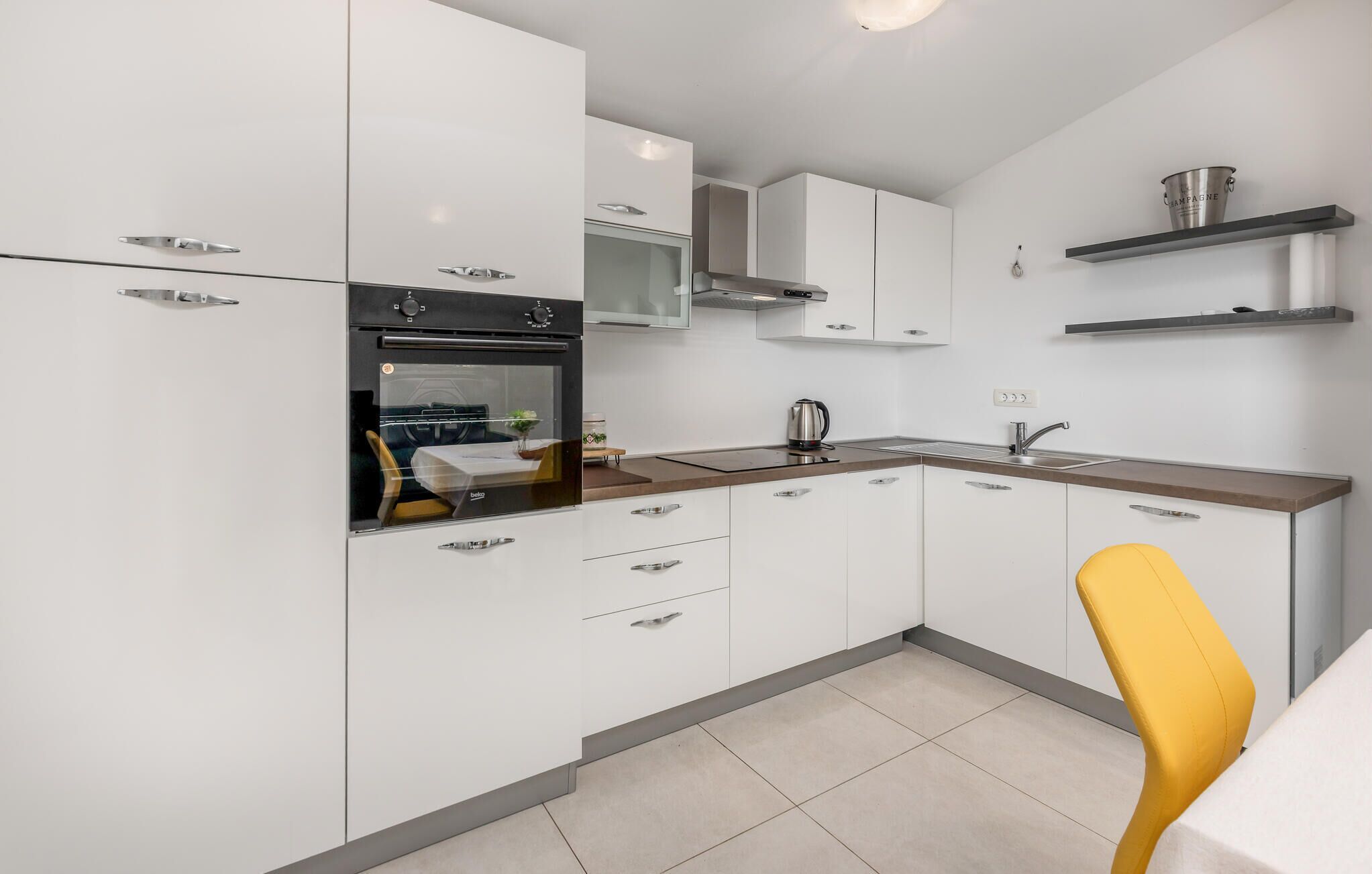 Kühlschrank, Ofen, Herdplatte, Geschirrspüler