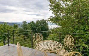 Outdoor dining - Nice home in Dobrec with house sea view (Dobrec)