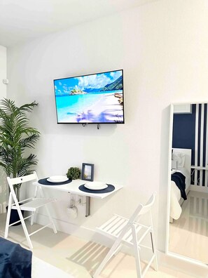 1 chambre, fer et planche Ă repasser, Wi-Fi gratuit, draps fournis