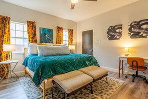 3 Schlafzimmer, Schreibtisch, Bügeleisen/Bügelbrett, Reisekinderbett