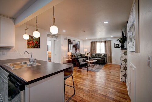 Historic 6 Unit Fully Furnished /All Inclusive Apartment Building