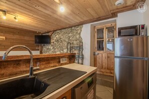 Frigorífic, microones, forn i placa de cuina