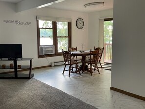 Dining - Private Lake House on Pokegama in northern MN. For any occasion all year round. (Grand Rapids)