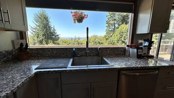 Micro-ondes, four, plaque de cuisson, lave-vaisselle