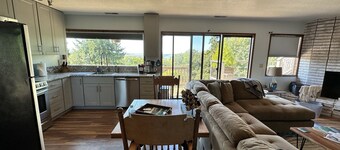  Expansive views of iconic McCullough Bridge, and bay with beautiful sunsets 