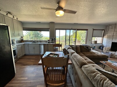  Expansive views of iconic McCullough Bridge, and bay with beautiful sunsets 