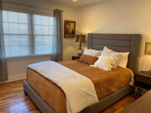 2 bedrooms, WiFi, bed sheets - Historic 100+ year old restored 6 unit fully furnished apartment building. (Woodward)