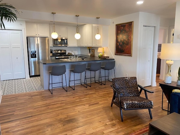 Dishwasher, coffee/tea maker, blender, coffee grinder - Historic 100+ year old restored 6 unit fully furnished apartment building. (Woodward)